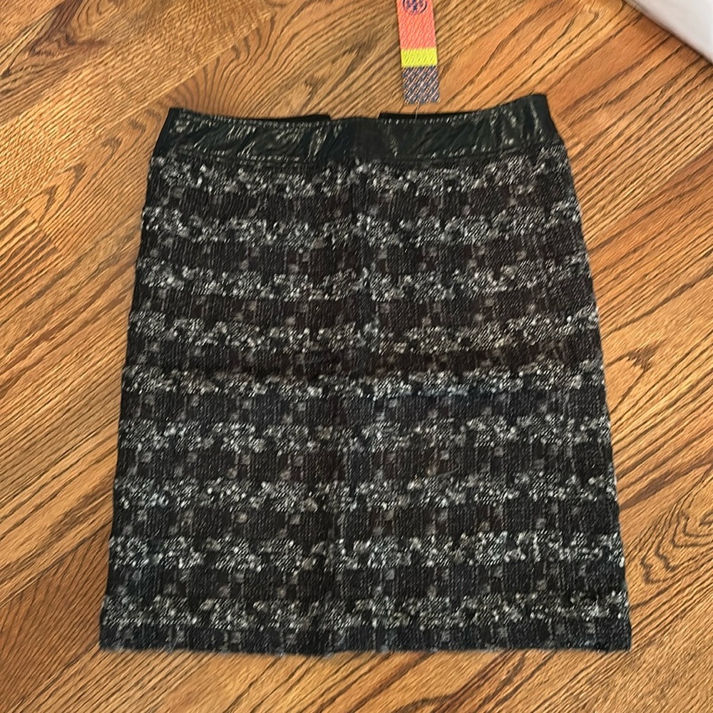Tory Burch mid thigh skirt